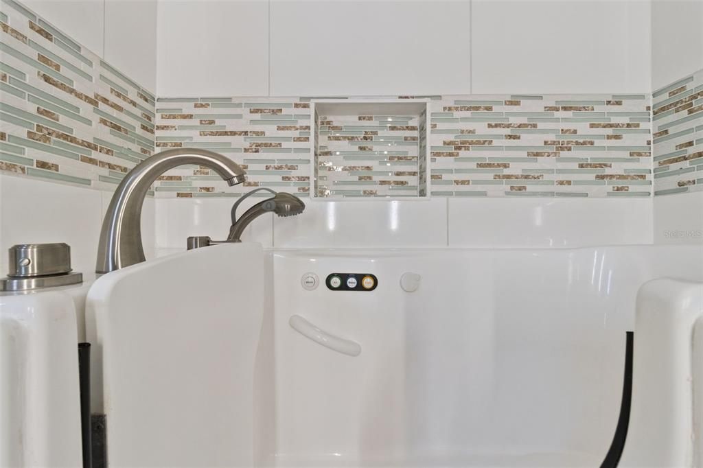 For Sale: $257,500 (2 beds, 2 baths, 1405 Square Feet)