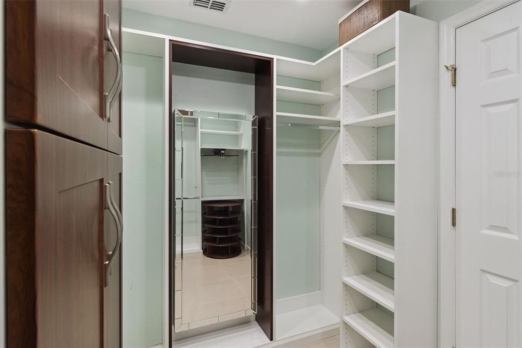 For Sale: $257,500 (2 beds, 2 baths, 1405 Square Feet)