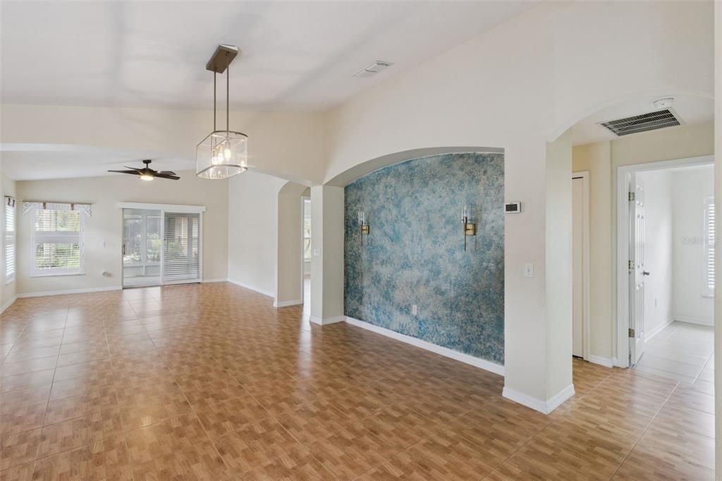 For Sale: $257,500 (2 beds, 2 baths, 1405 Square Feet)