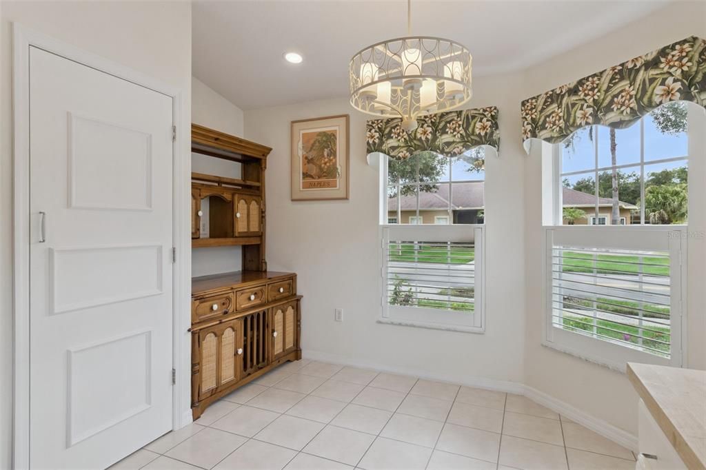 For Sale: $257,500 (2 beds, 2 baths, 1405 Square Feet)