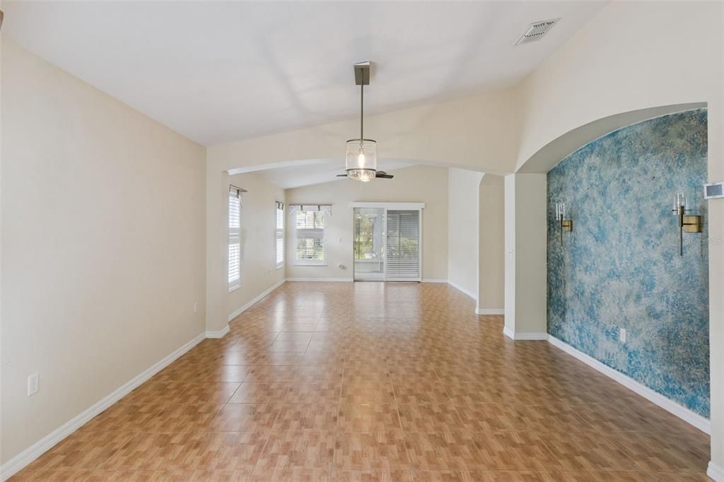For Sale: $257,500 (2 beds, 2 baths, 1405 Square Feet)