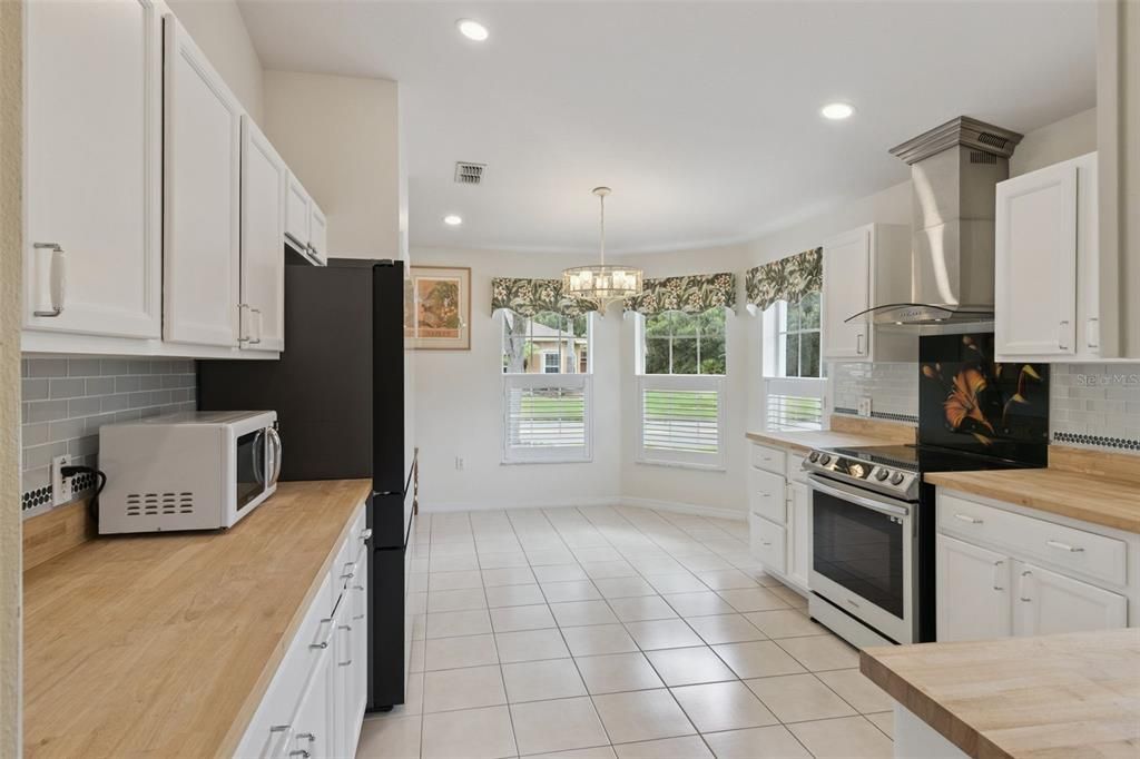 For Sale: $257,500 (2 beds, 2 baths, 1405 Square Feet)