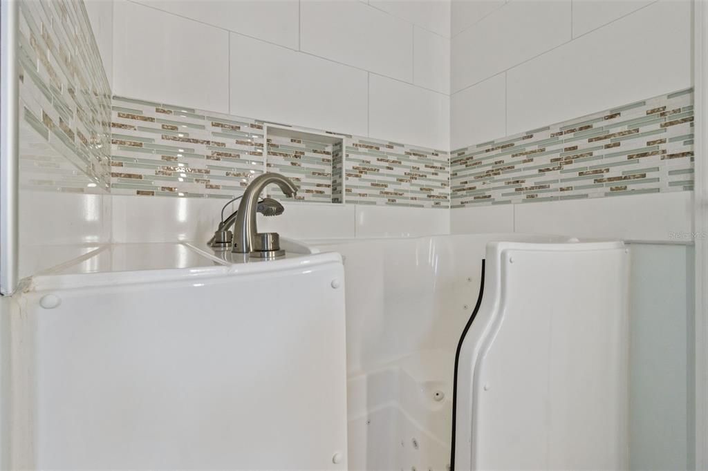 For Sale: $257,500 (2 beds, 2 baths, 1405 Square Feet)