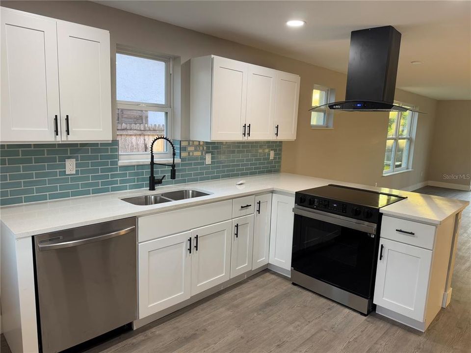 For Rent: $2,250 (2 beds, 2 baths, 1012 Square Feet)