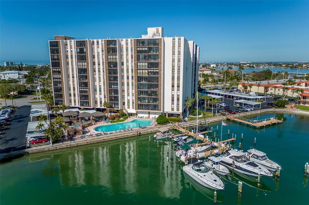 For Rent: $2,100 (2 beds, 2 baths, 1050 Square Feet)