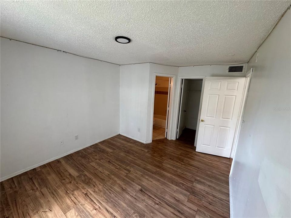 For Sale: $105,000 (2 beds, 2 baths, 864 Square Feet)