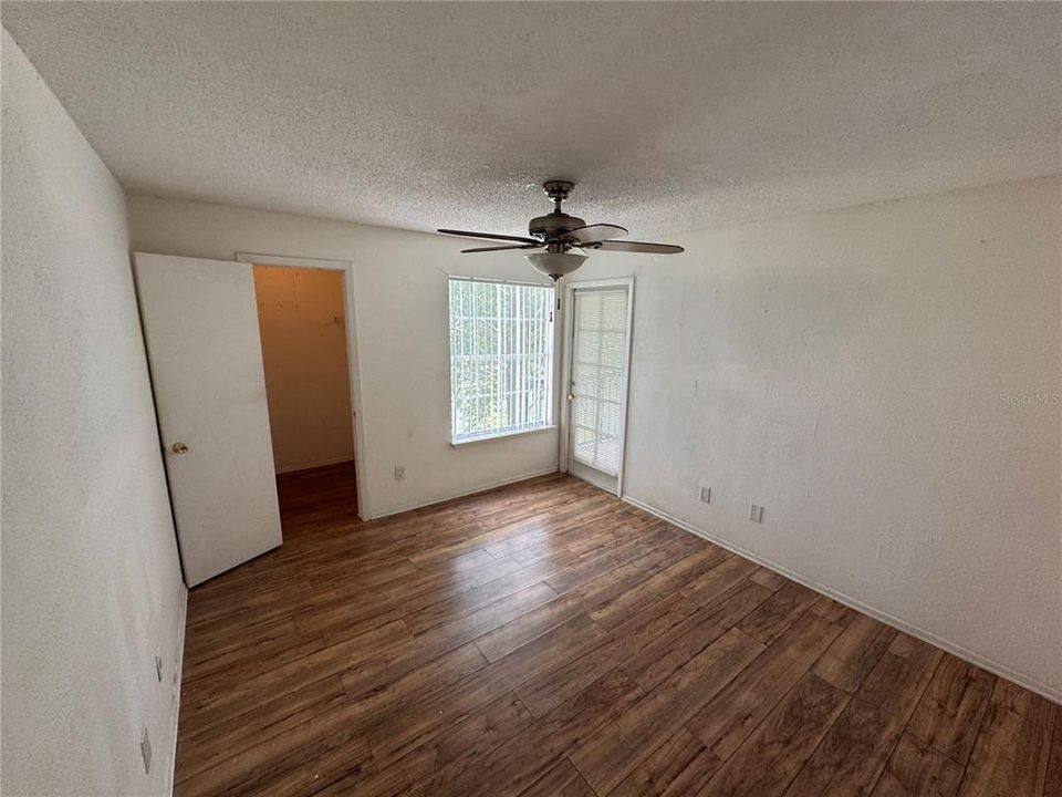 For Sale: $105,000 (2 beds, 2 baths, 864 Square Feet)