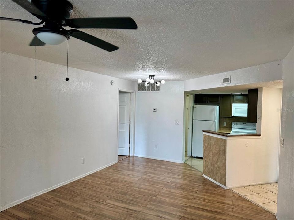 For Sale: $105,000 (2 beds, 2 baths, 864 Square Feet)