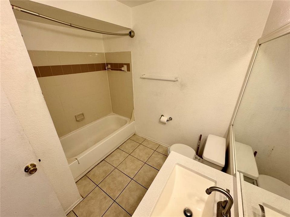 For Sale: $105,000 (2 beds, 2 baths, 864 Square Feet)