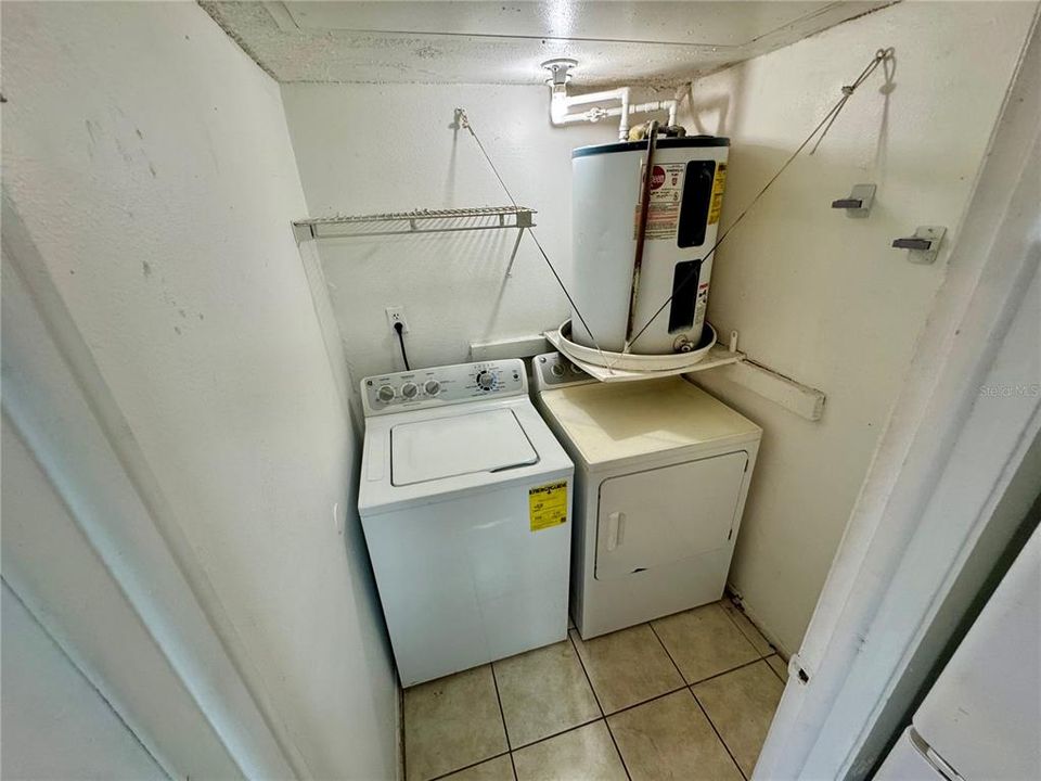 For Sale: $105,000 (2 beds, 2 baths, 864 Square Feet)