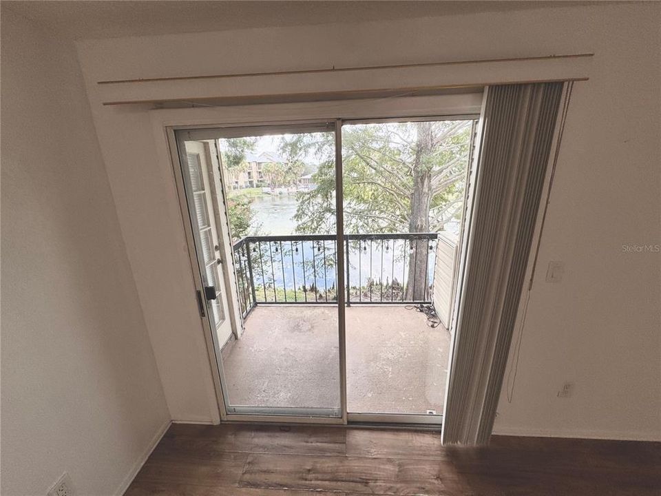 For Sale: $105,000 (2 beds, 2 baths, 864 Square Feet)