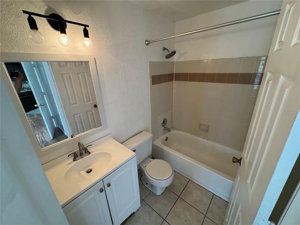 For Sale: $105,000 (2 beds, 2 baths, 864 Square Feet)