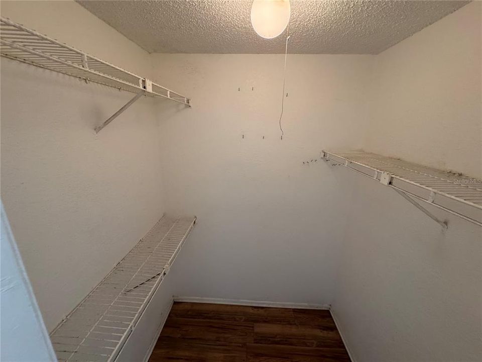 For Sale: $105,000 (2 beds, 2 baths, 864 Square Feet)
