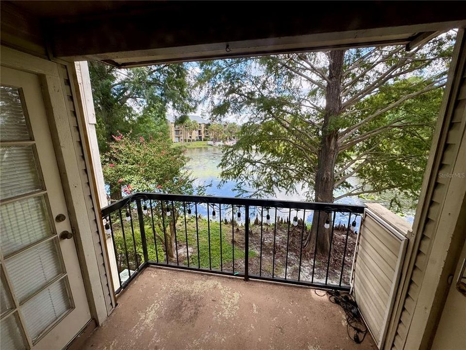 For Sale: $105,000 (2 beds, 2 baths, 864 Square Feet)