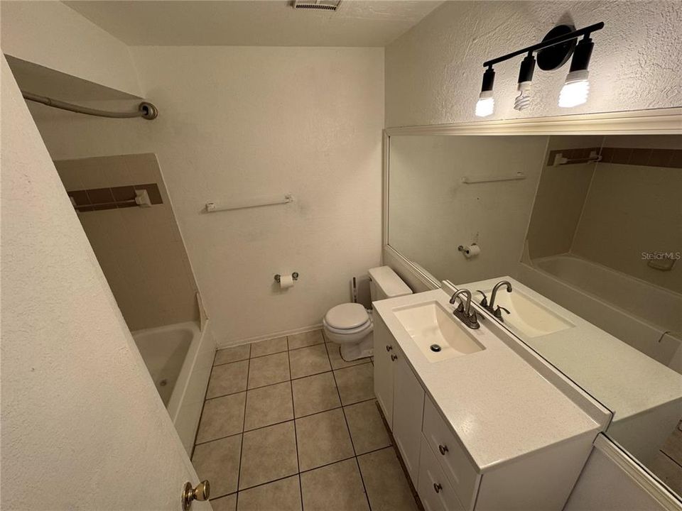 For Sale: $105,000 (2 beds, 2 baths, 864 Square Feet)