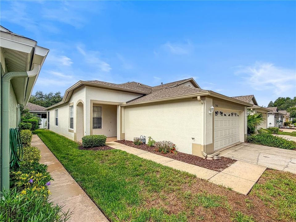 For Sale: $299,900 (2 beds, 2 baths, 1466 Square Feet)