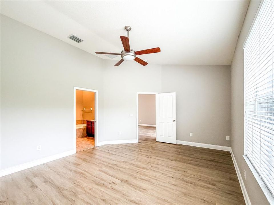 For Sale: $299,900 (2 beds, 2 baths, 1466 Square Feet)