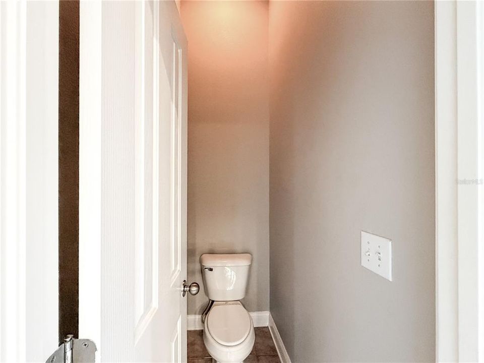 For Sale: $299,900 (2 beds, 2 baths, 1466 Square Feet)