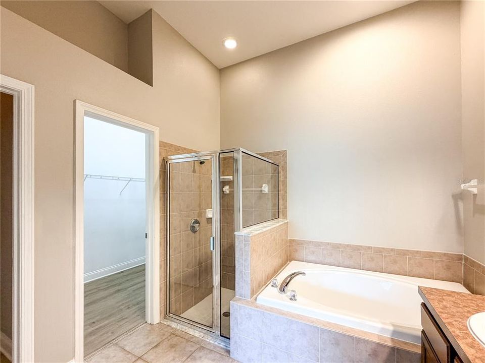 For Sale: $299,900 (2 beds, 2 baths, 1466 Square Feet)