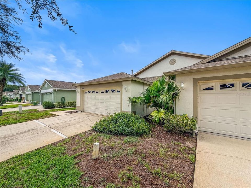 For Sale: $299,900 (2 beds, 2 baths, 1466 Square Feet)