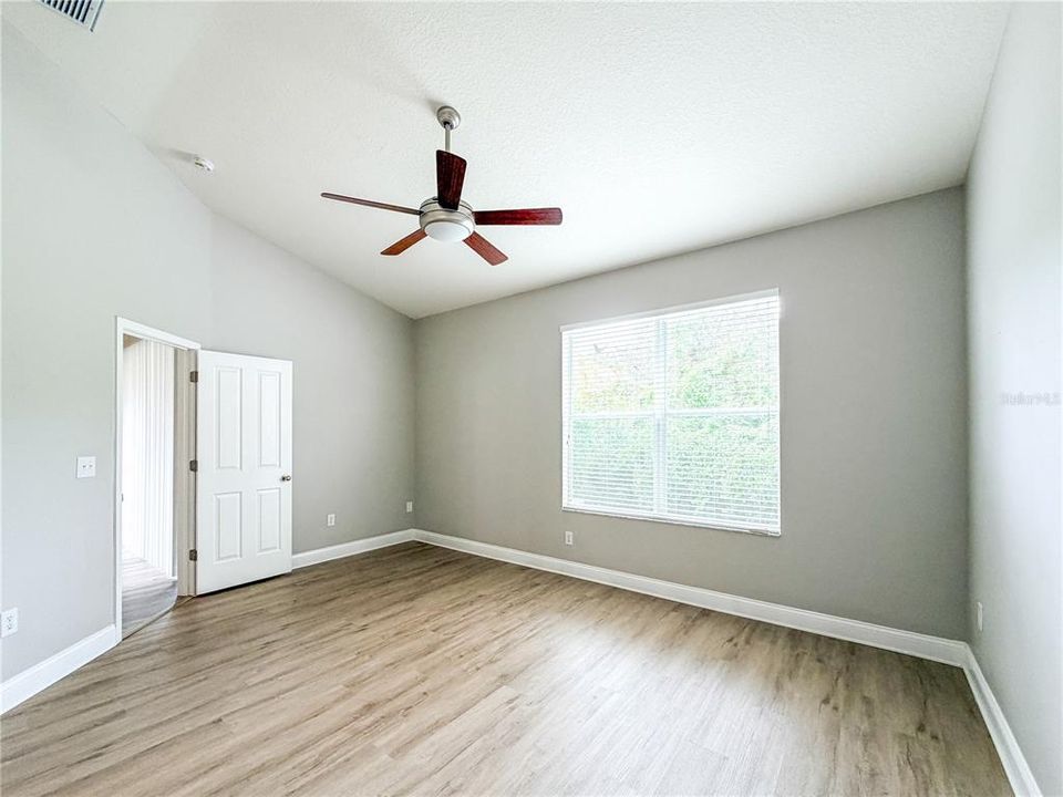 For Sale: $299,900 (2 beds, 2 baths, 1466 Square Feet)