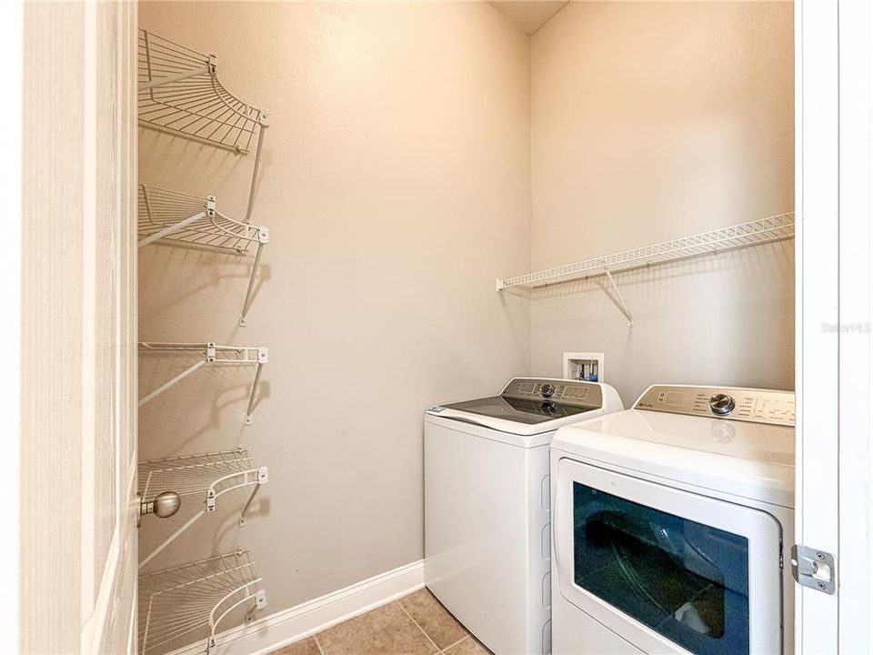 For Sale: $299,900 (2 beds, 2 baths, 1466 Square Feet)