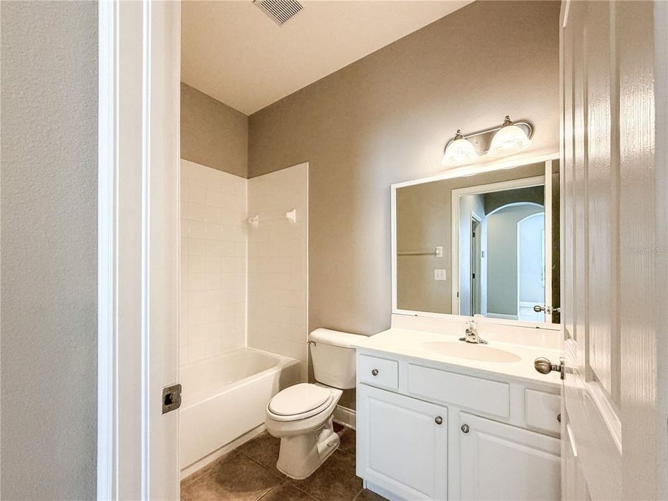 For Sale: $299,900 (2 beds, 2 baths, 1466 Square Feet)