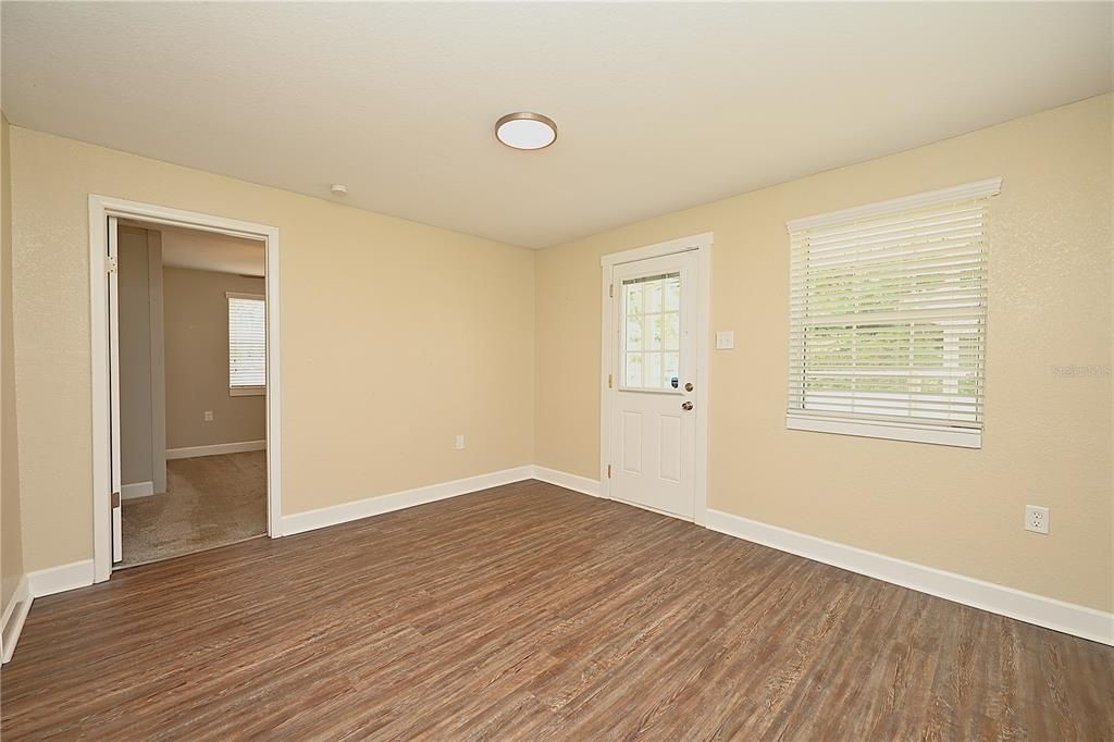 For Rent: $1,800 (3 beds, 1 baths, 1100 Square Feet)