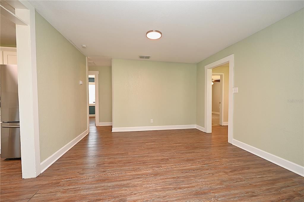 For Rent: $1,800 (3 beds, 1 baths, 1100 Square Feet)