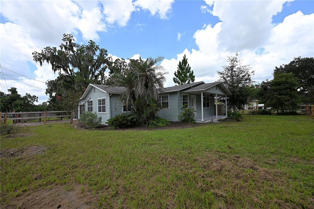 For Rent: $1,800 (3 beds, 1 baths, 1100 Square Feet)