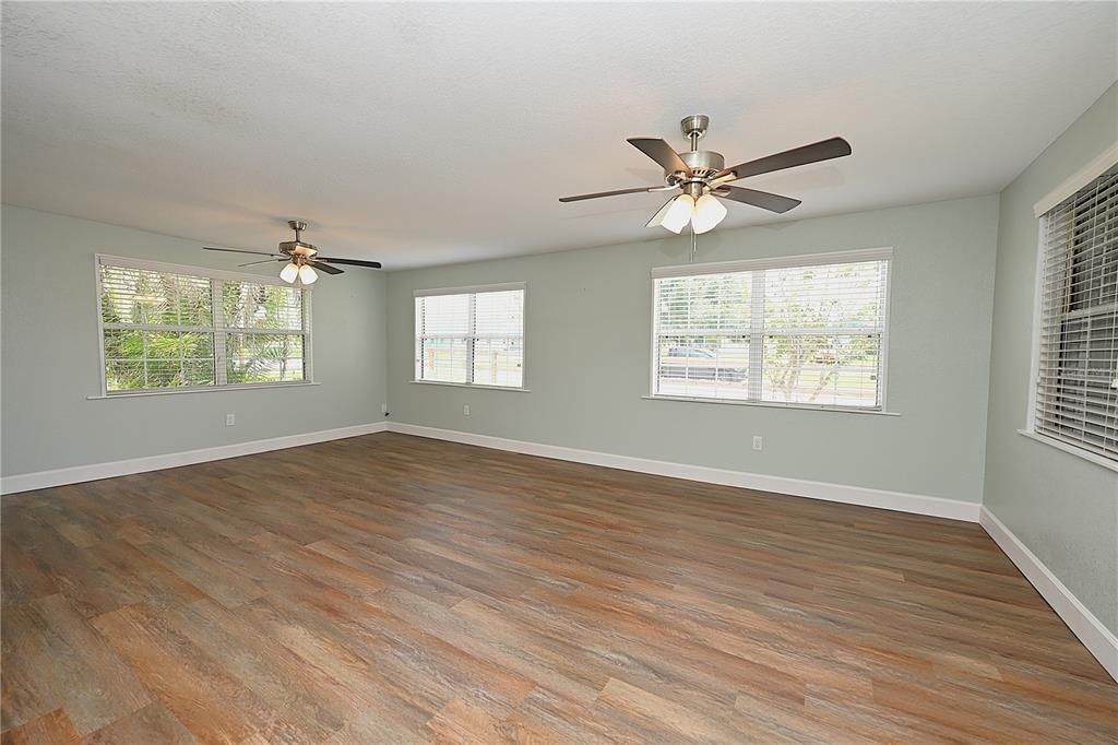 For Rent: $1,800 (3 beds, 1 baths, 1100 Square Feet)