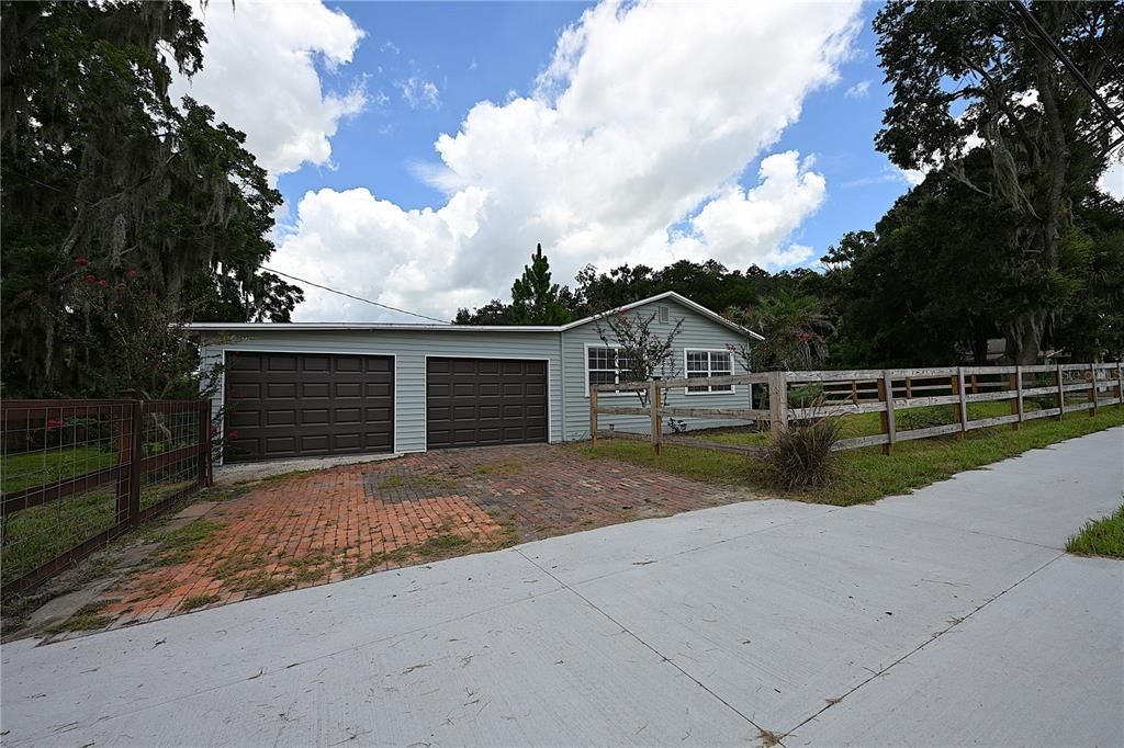 For Rent: $1,800 (3 beds, 1 baths, 1100 Square Feet)