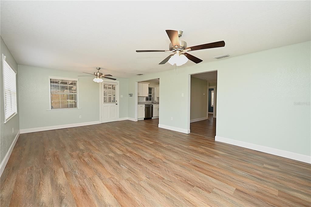 For Rent: $1,800 (3 beds, 1 baths, 1100 Square Feet)