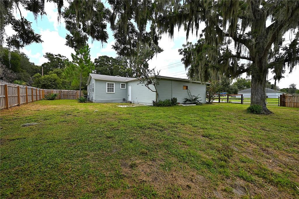 For Rent: $1,800 (3 beds, 1 baths, 1100 Square Feet)