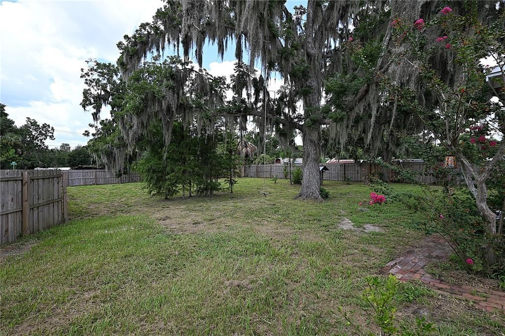 For Rent: $1,800 (3 beds, 1 baths, 1100 Square Feet)