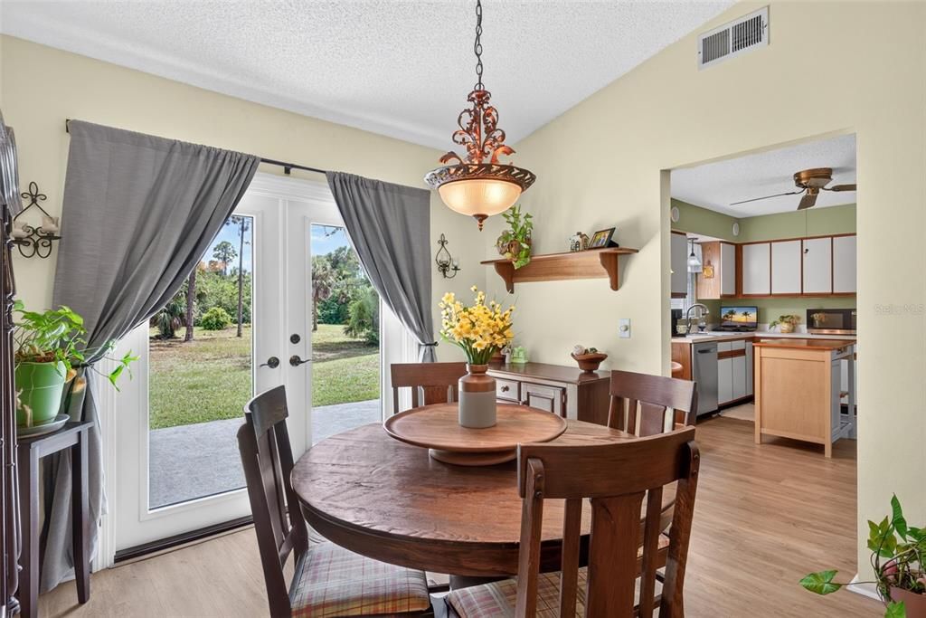 For Sale: $475,000 (2 beds, 2 baths, 1415 Square Feet)