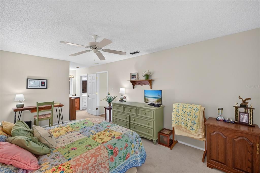 For Sale: $475,000 (2 beds, 2 baths, 1415 Square Feet)