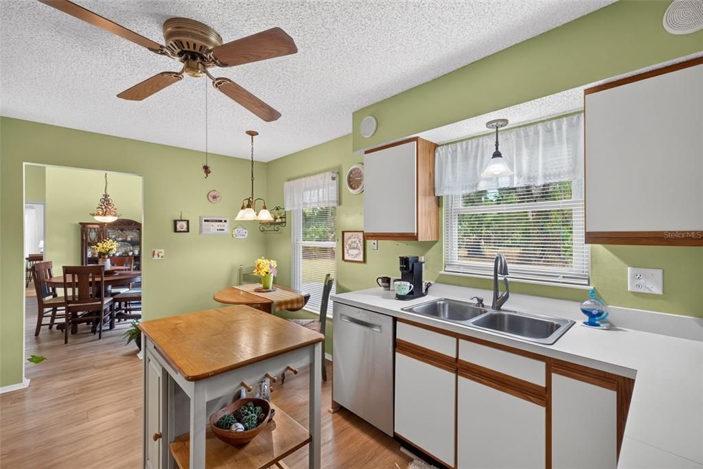 For Sale: $475,000 (2 beds, 2 baths, 1415 Square Feet)