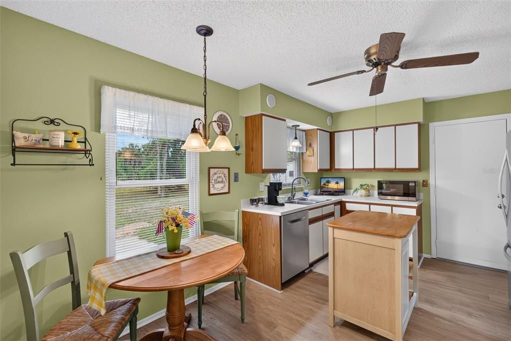 For Sale: $475,000 (2 beds, 2 baths, 1415 Square Feet)