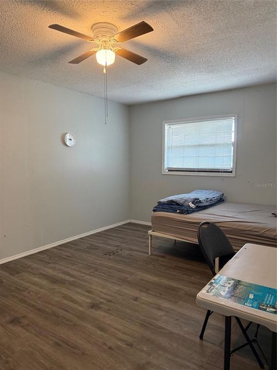 For Sale: $250,000 (2 beds, 1 baths, 1275 Square Feet)