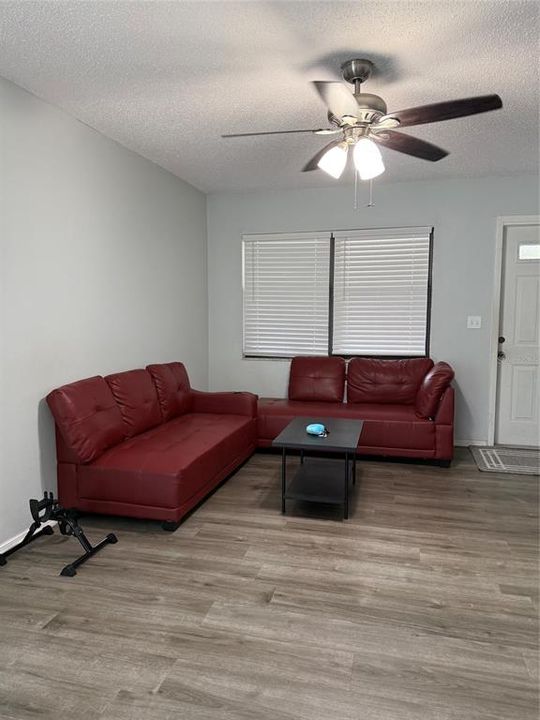 For Sale: $250,000 (2 beds, 1 baths, 1275 Square Feet)