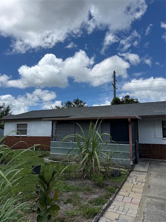 For Sale: $250,000 (2 beds, 1 baths, 1275 Square Feet)