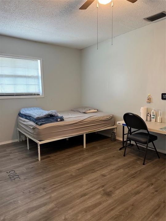 For Sale: $250,000 (2 beds, 1 baths, 1275 Square Feet)