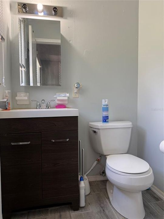 For Sale: $250,000 (2 beds, 1 baths, 1275 Square Feet)