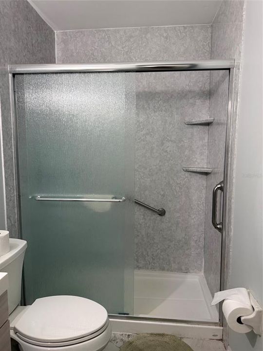 For Sale: $250,000 (2 beds, 1 baths, 1275 Square Feet)