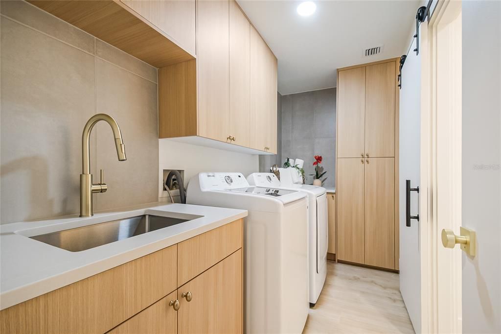 На продажу: $1,575,000 (4 спален, 3 ванн, 4058 Квадратных фут)