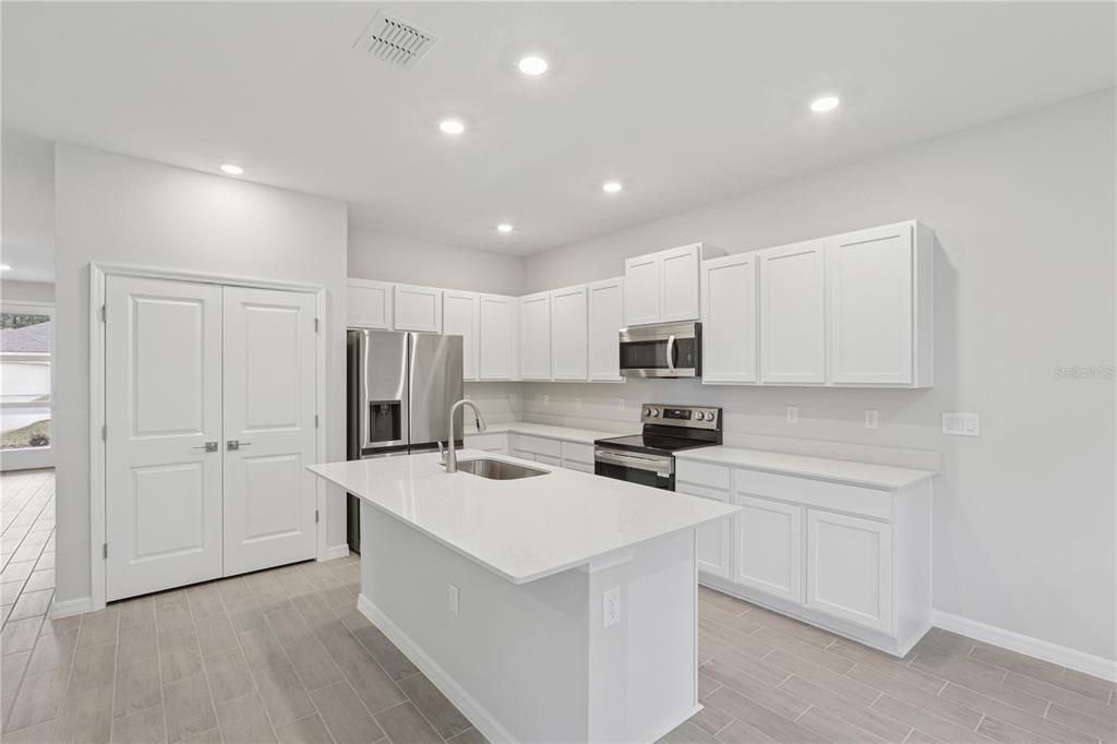 For Sale: $299,900 (4 beds, 2 baths, 1787 Square Feet)