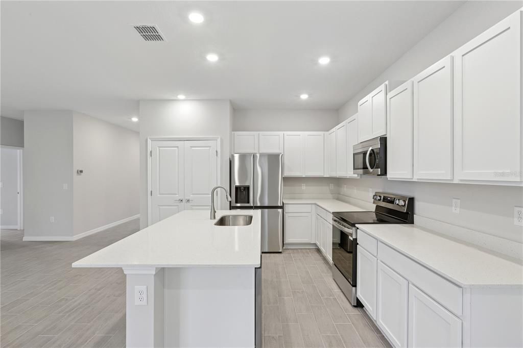 For Sale: $299,900 (4 beds, 2 baths, 1787 Square Feet)