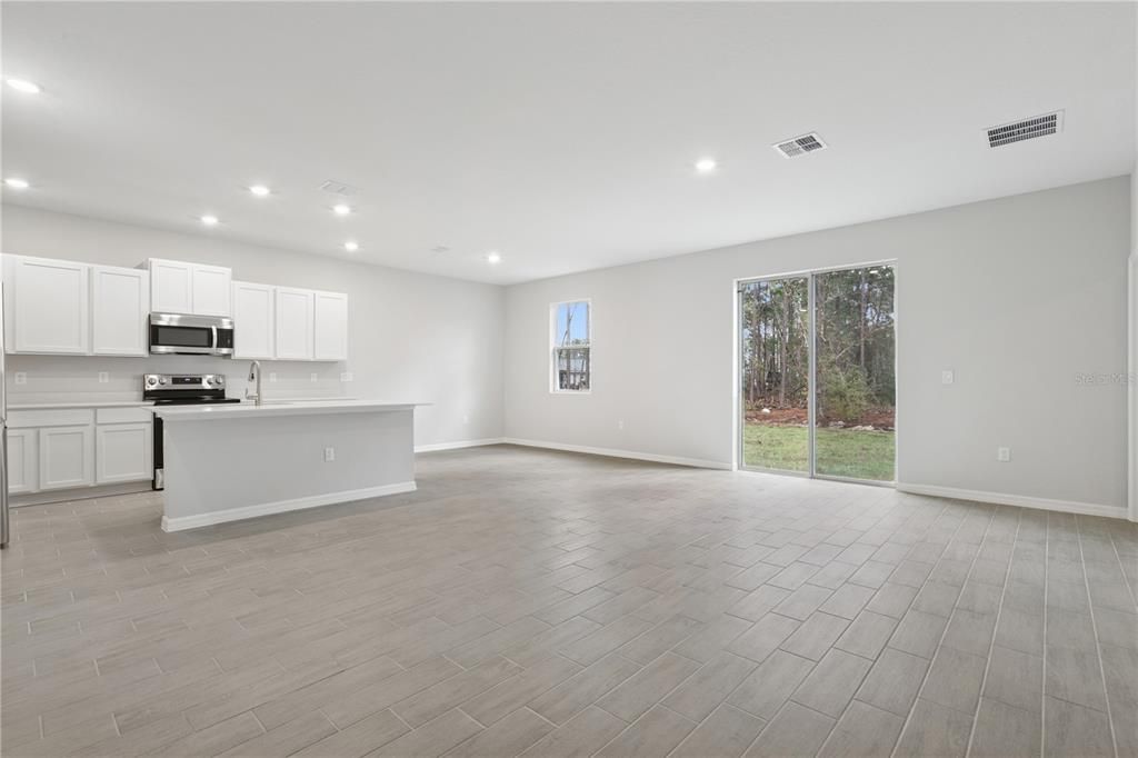 For Sale: $299,900 (4 beds, 2 baths, 1787 Square Feet)