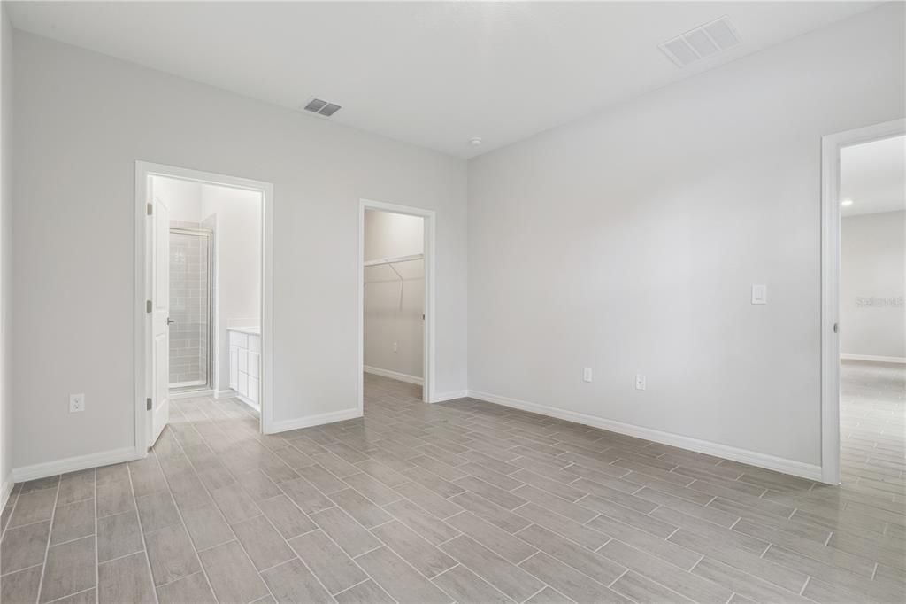 For Sale: $299,900 (4 beds, 2 baths, 1787 Square Feet)